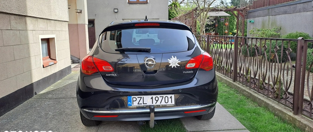 Opel Astra cena 35000 przebieg: 147800, rok produkcji 2013 z Złotów małe 46